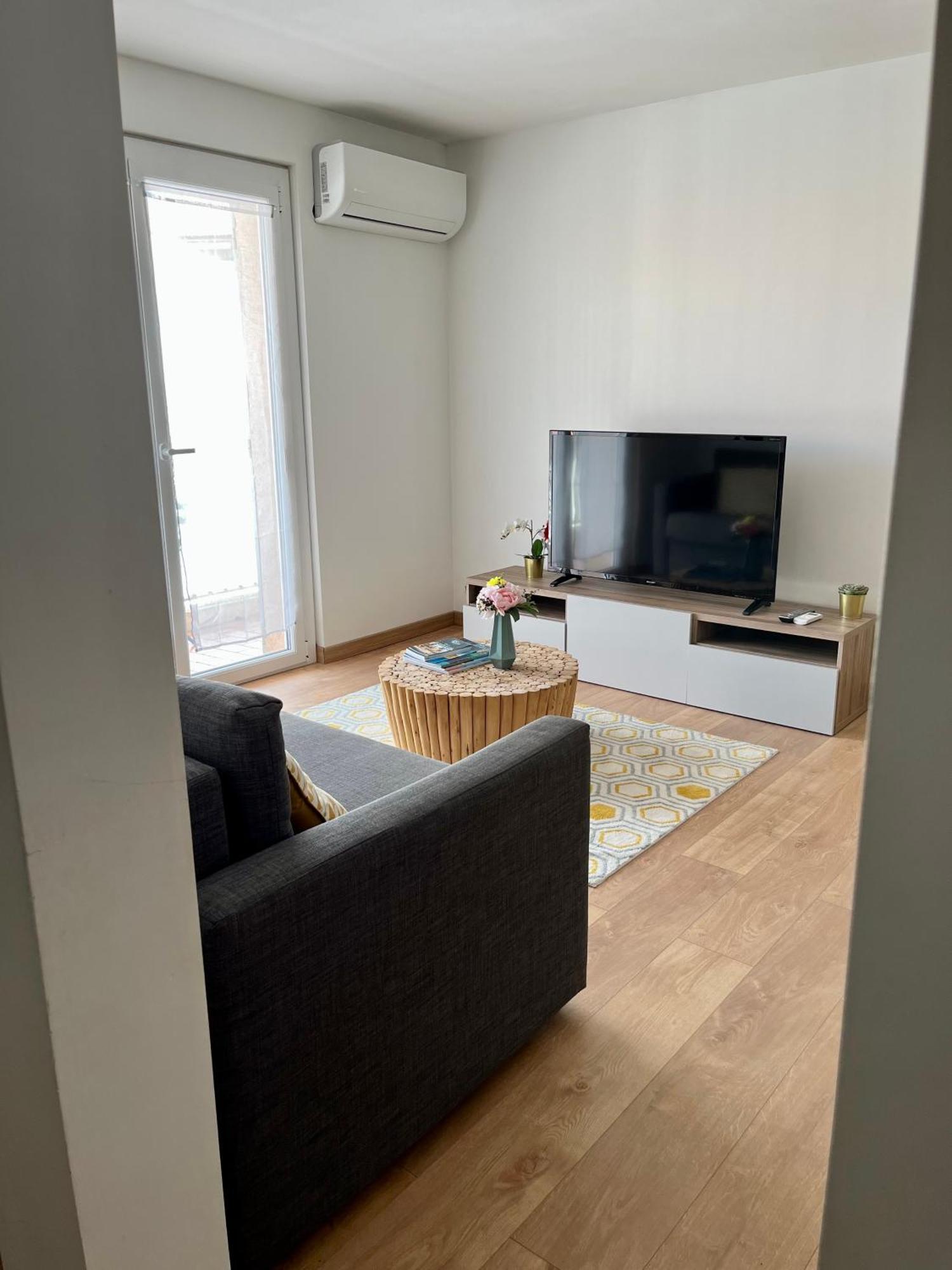 Perle Rare A 250M De La Plage ! Climatise Avec Parking, Balcon & Wifi 圣马克西姆 外观 照片